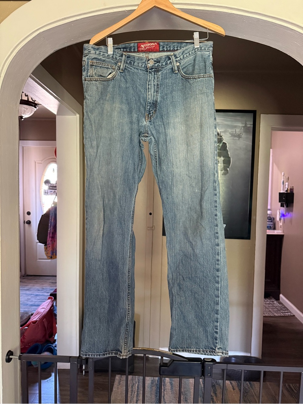 Arizona Jean Company Light Wash Straight-Leg Jeans 34